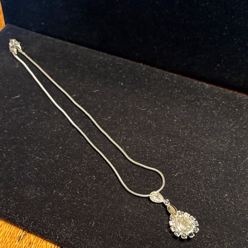 Elegant Silver Pendant Necklace